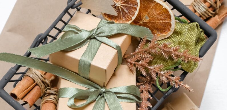 Jak skomponować udany kosz prezentowy na jubileusz firmy?